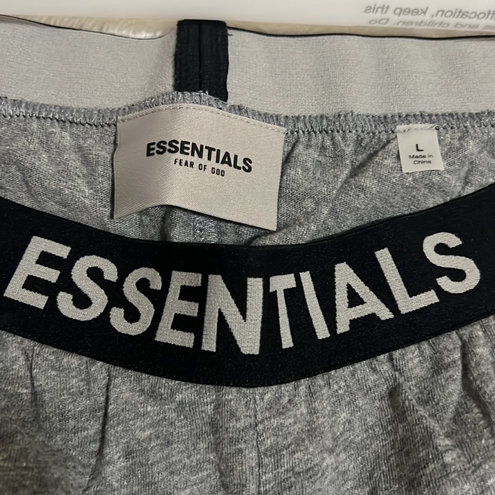 Essentials Men’s Short - Picture 4 of 7